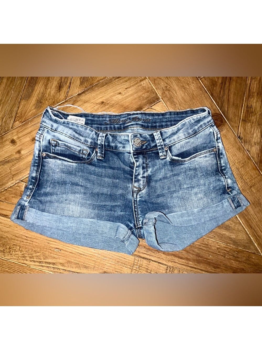 Mavi perfectly distressed denim shorts - size 25 with cuffed hem / too cute